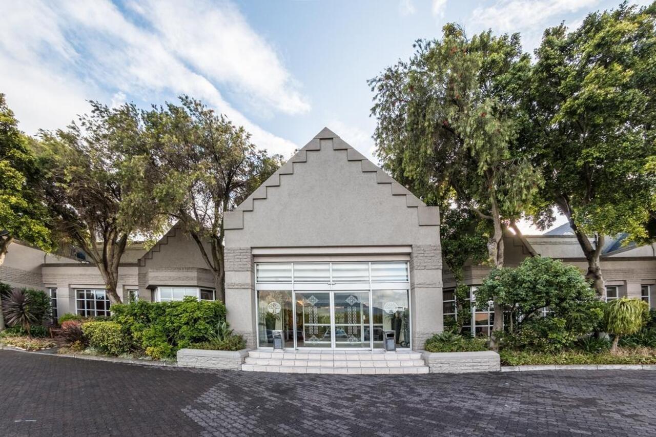 Pinelands Hotel